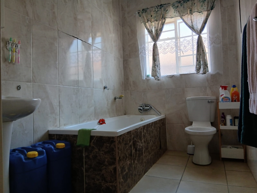 3 Bedroom Property for Sale in Waterval East North West